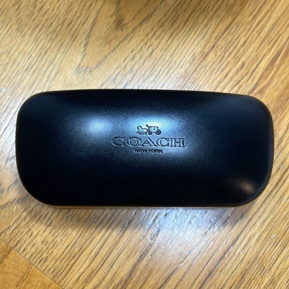 COACH Like New Square Sunglasses in Caramel. OS. - Picture 6 of 10